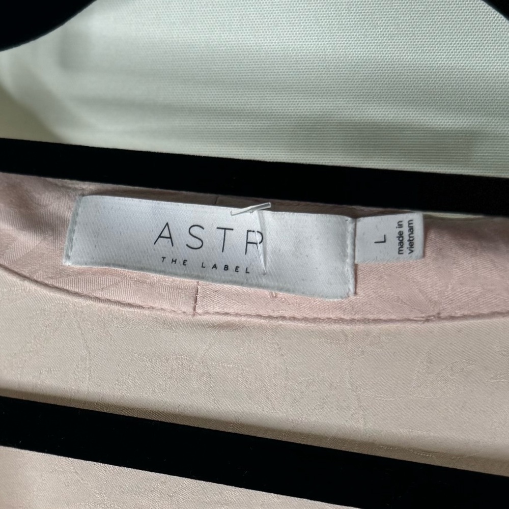 ASTR Blush Pink Satin Pleated Front V Neck Tie Kimono Top - Picture 8 of 14